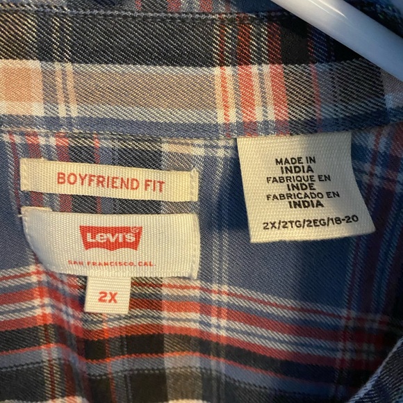 New Levi’s Boyfriend Fit - Picture 3 of 4